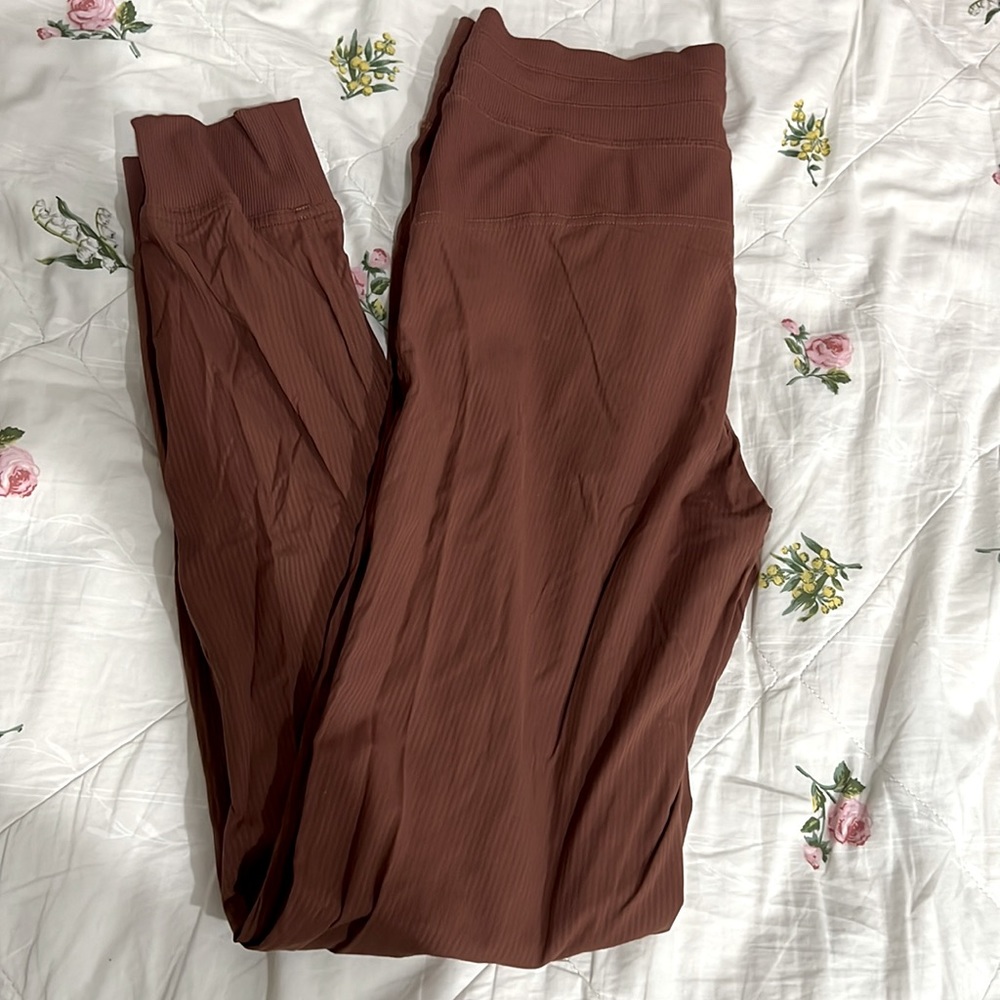 Lululemon dance studio jogger in size 4